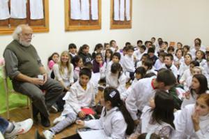Sasturain, Olgu�n y Sagasti charlaron con los alumnos de la Escuela 17